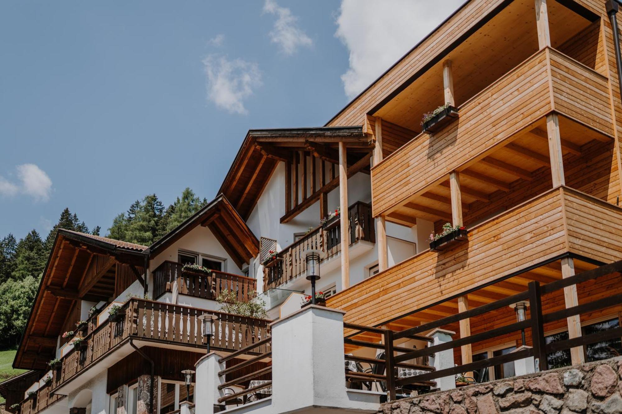 Hotel Berghaus Rosengarten Nova Levante Exteriör bild